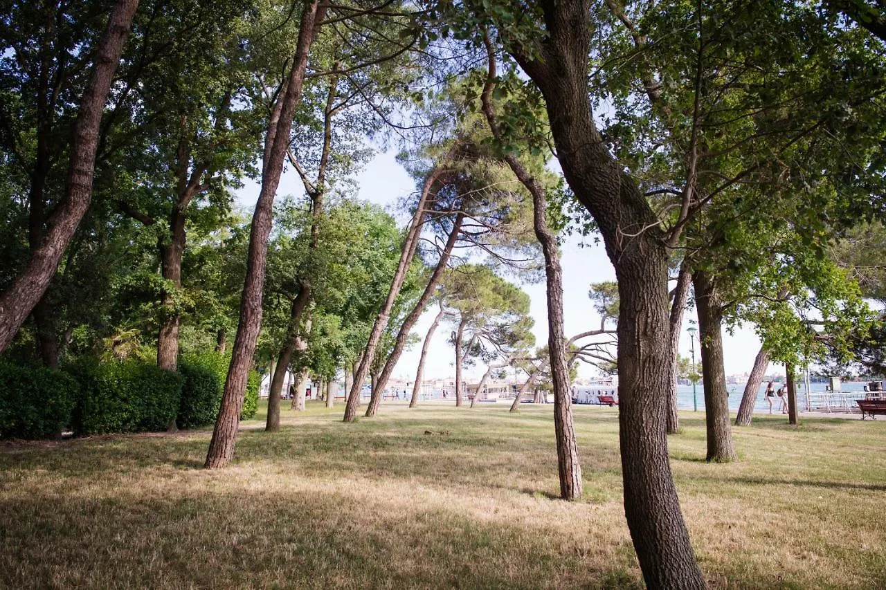 Venezia Biennale Bianco & Rosso Apartment