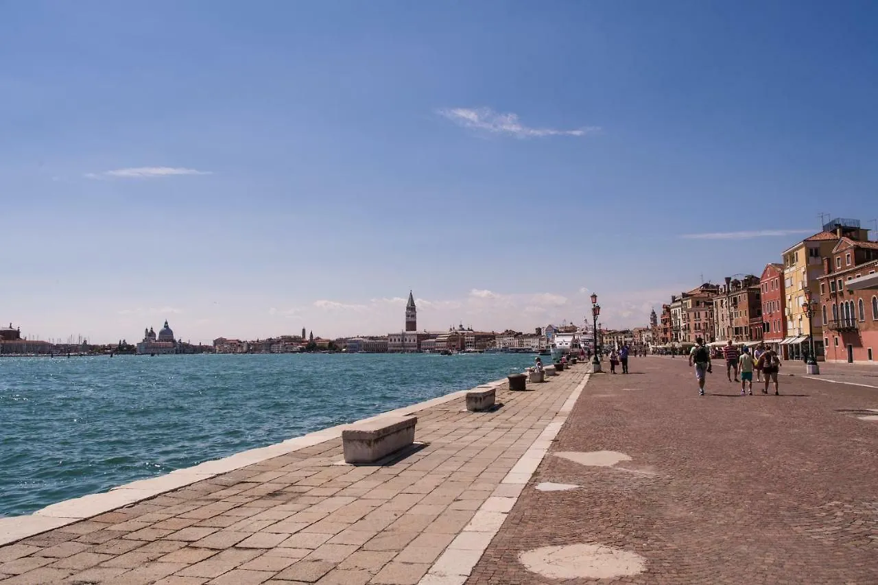 Venezia Biennale Bianco & Rosso Apartment  Venice