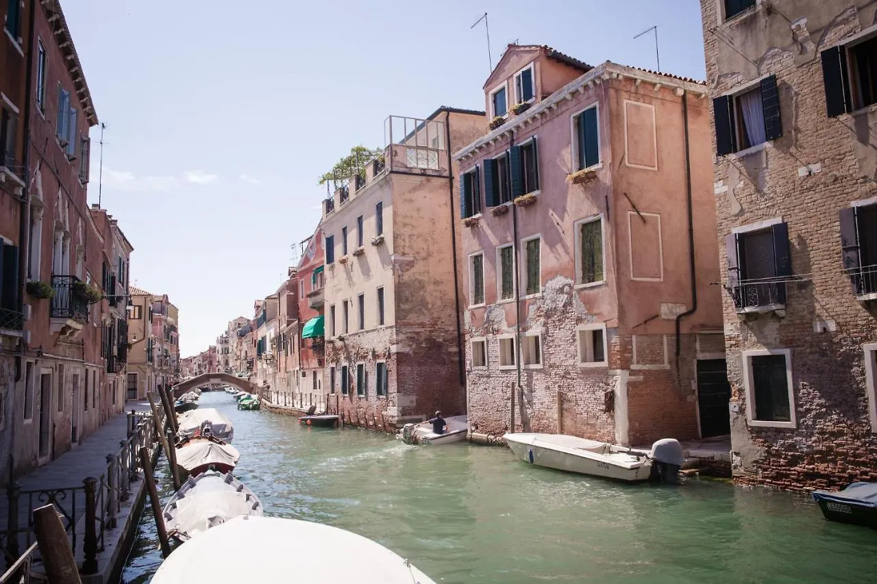 Venezia Biennale Bianco & Rosso Apartment 0*, Venice