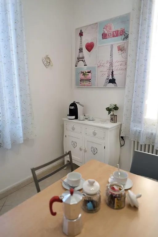 Venezia Biennale Bianco & Rosso Apartment