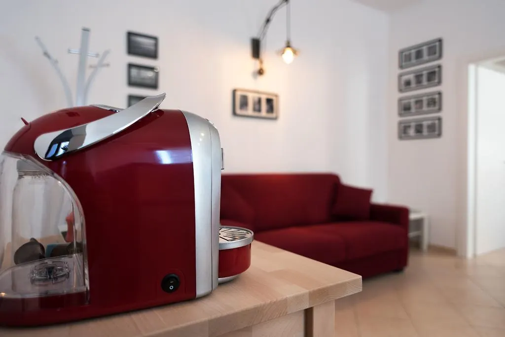 Venezia Biennale Bianco & Rosso Apartment