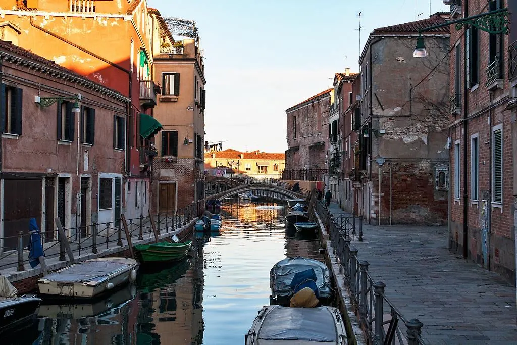 Appartement Venezia Biennale Bianco & Rosso