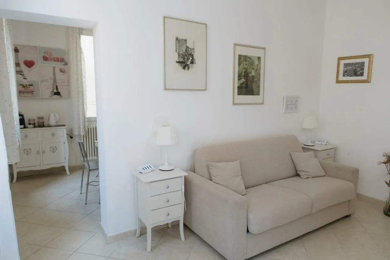 Venezia Biennale Bianco & Rosso Apartment