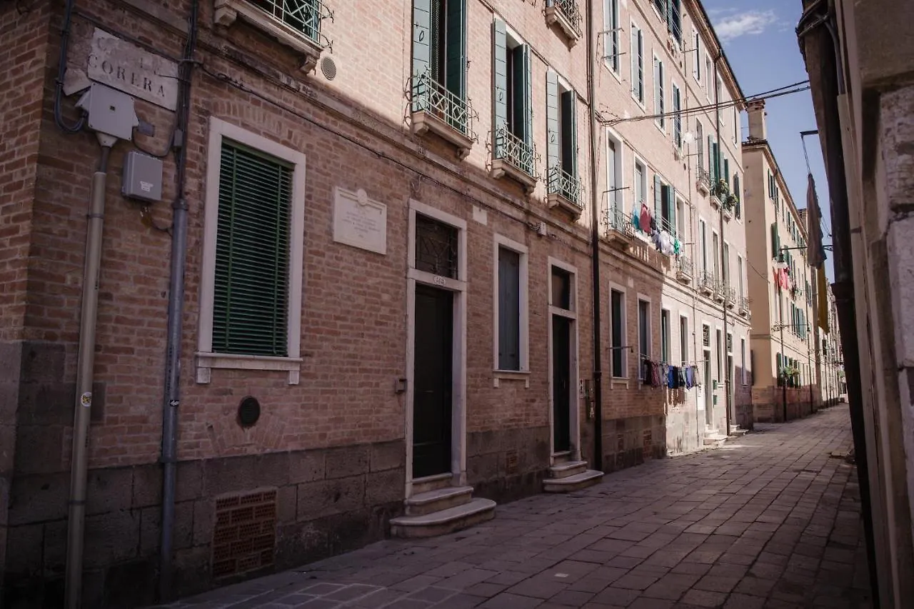 Appartement Venezia Biennale Bianco & Rosso 0*, Venise Italie